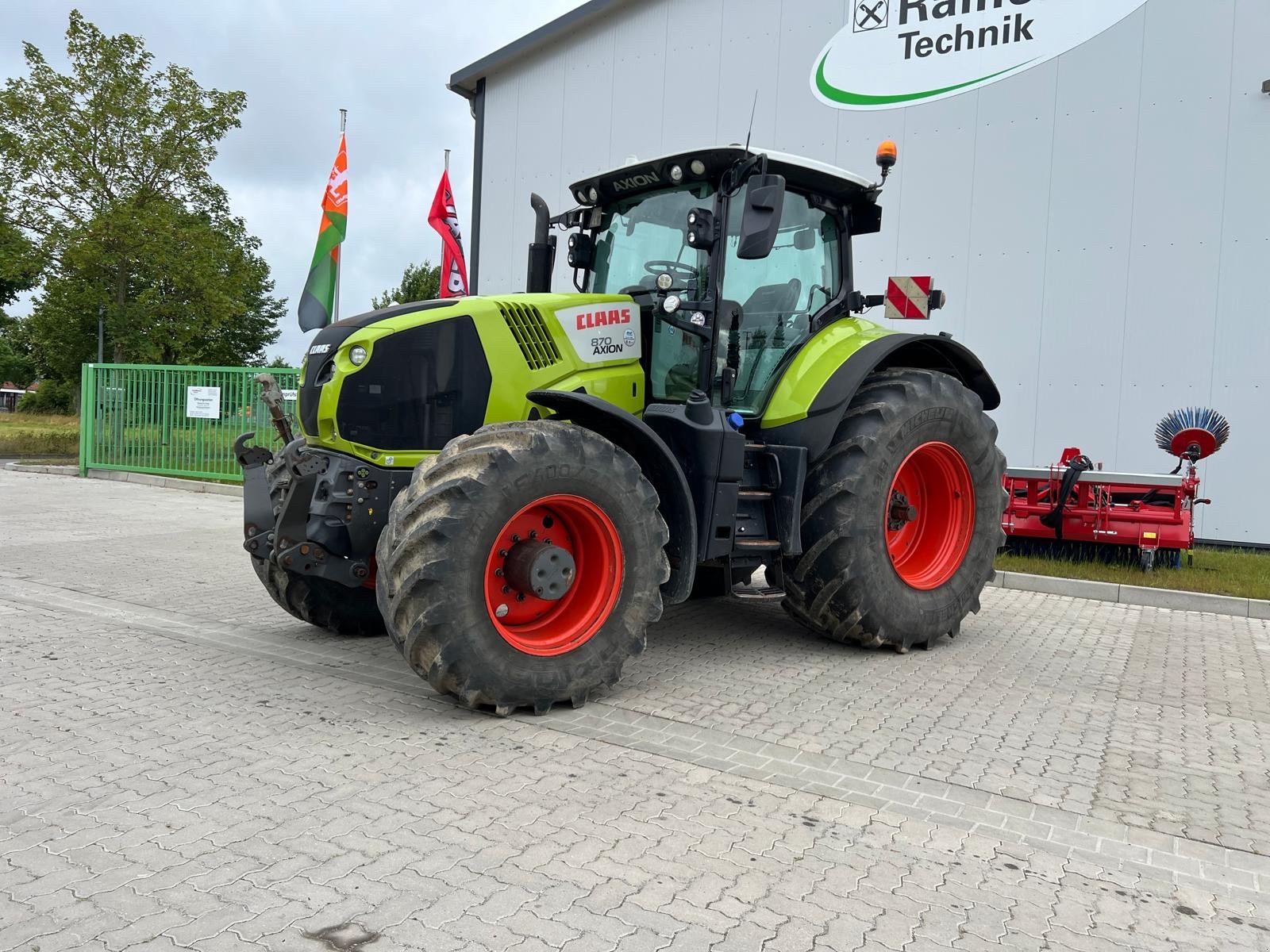 Traktor des Typs CLAAS Axion 870, Gebrauchtmaschine in Richtenberg (Bild 3)