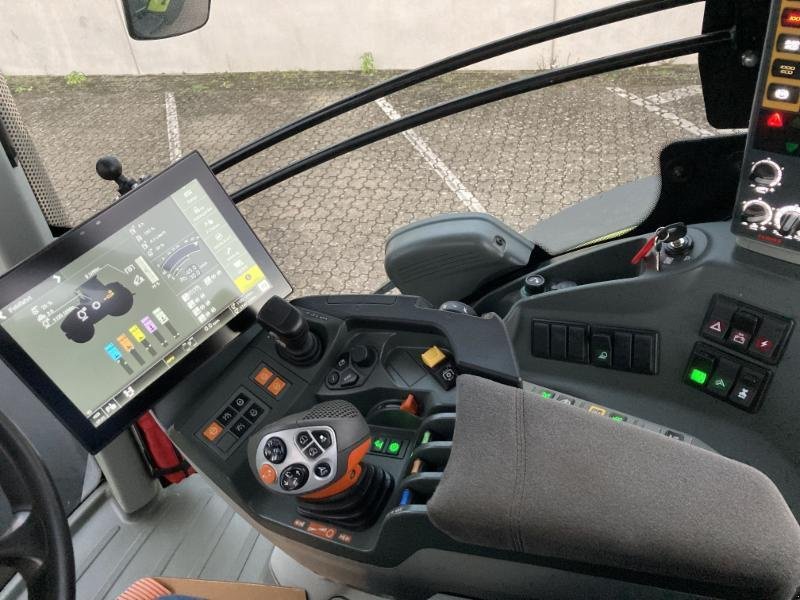 Traktor typu CLAAS AXION 870, Gebrauchtmaschine w Hockenheim (Zdjęcie 12)