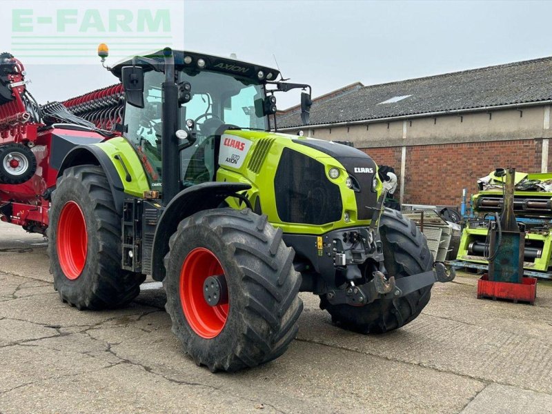 Traktor Türe ait CLAAS AXION 870, Gebrauchtmaschine içinde SLEAFORD (resim 1)