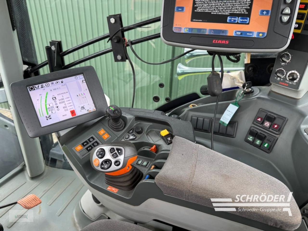 Traktor des Typs CLAAS AXION 920 CMATIC + RTK, Gebrauchtmaschine in Wildeshausen (Bild 24)