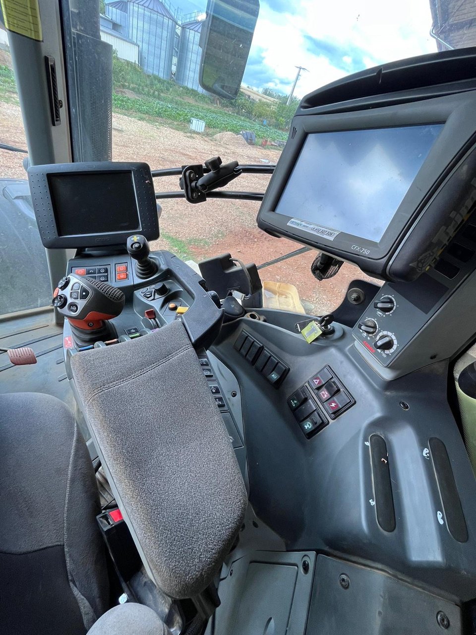 Traktor des Typs CLAAS AXION 920, Gebrauchtmaschine in CORMENON (Bild 5)