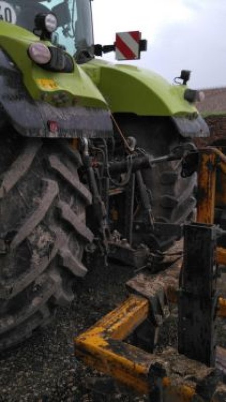 Traktor typu CLAAS AXION 920, Gebrauchtmaschine w Belleville sur Meuse (Zdjęcie 4)