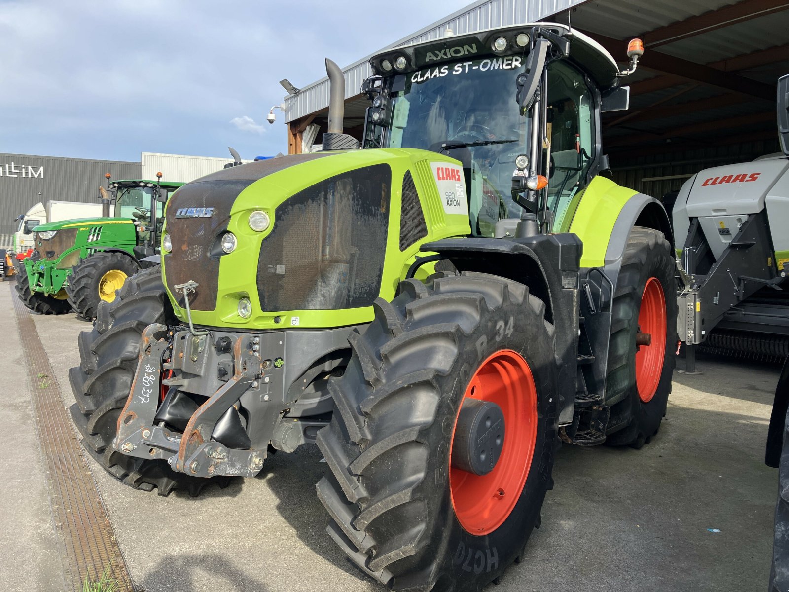 Traktor des Typs CLAAS AXION 920, Gebrauchtmaschine in BLENDECQUES (Bild 2)