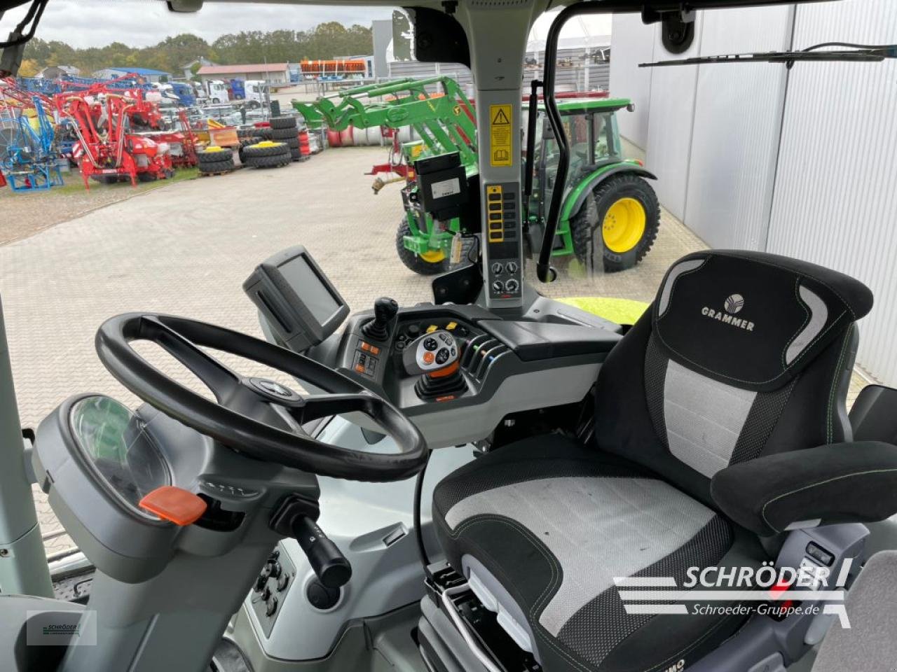 Traktor typu CLAAS AXION 930 C-MATIC, Gebrauchtmaschine w Wildeshausen (Zdjęcie 11)