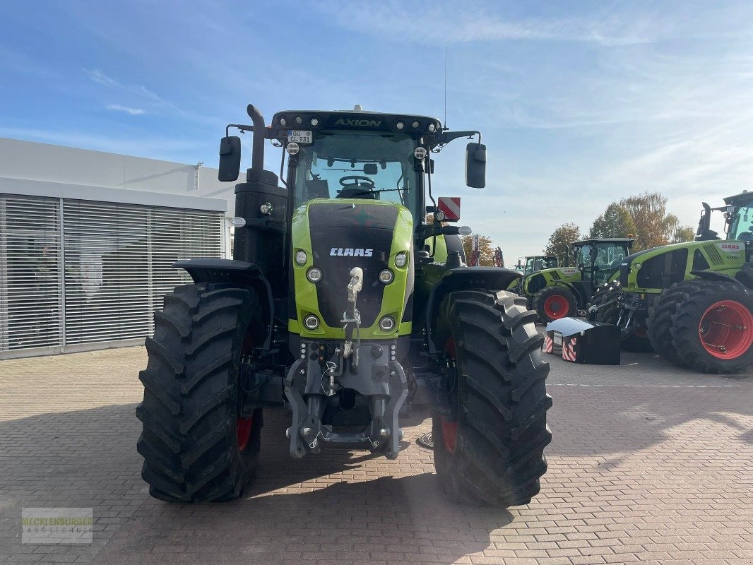 Traktor van het type CLAAS AXION 930 **Vorführer**, Gebrauchtmaschine in Mühlengeez (Foto 7)