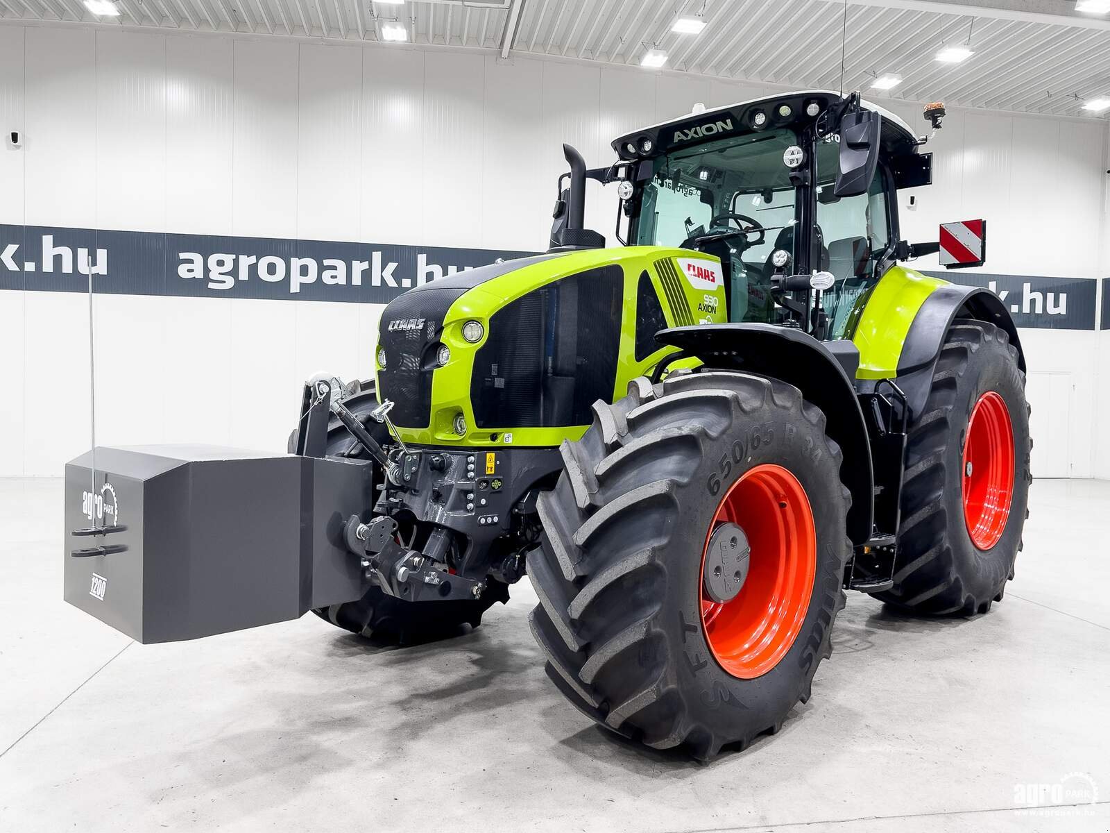 Traktor des Typs CLAAS Axion 930, Gebrauchtmaschine in Csengele (Bild 1)