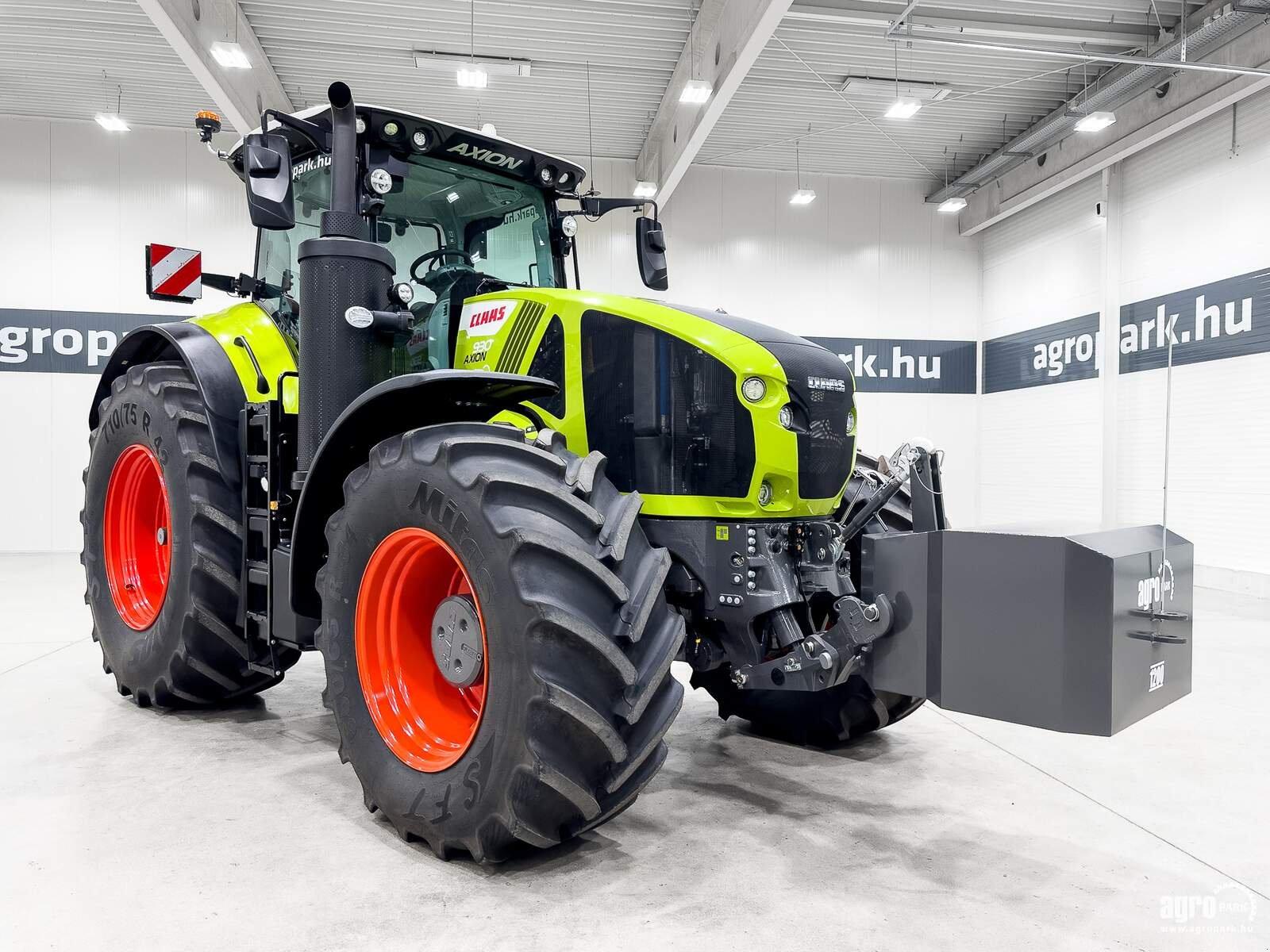 Traktor des Typs CLAAS Axion 930, Gebrauchtmaschine in Csengele (Bild 2)