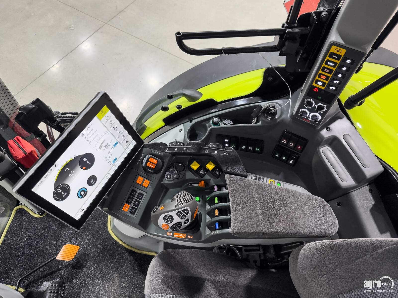 Traktor du type CLAAS Axion 930, Gebrauchtmaschine en Csengele (Photo 9)