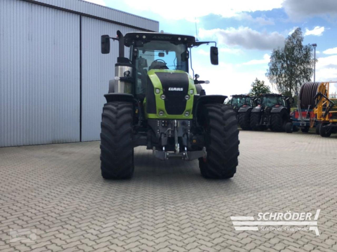 Traktor des Typs CLAAS AXION 930, Gebrauchtmaschine in Ahlerstedt (Bild 2)