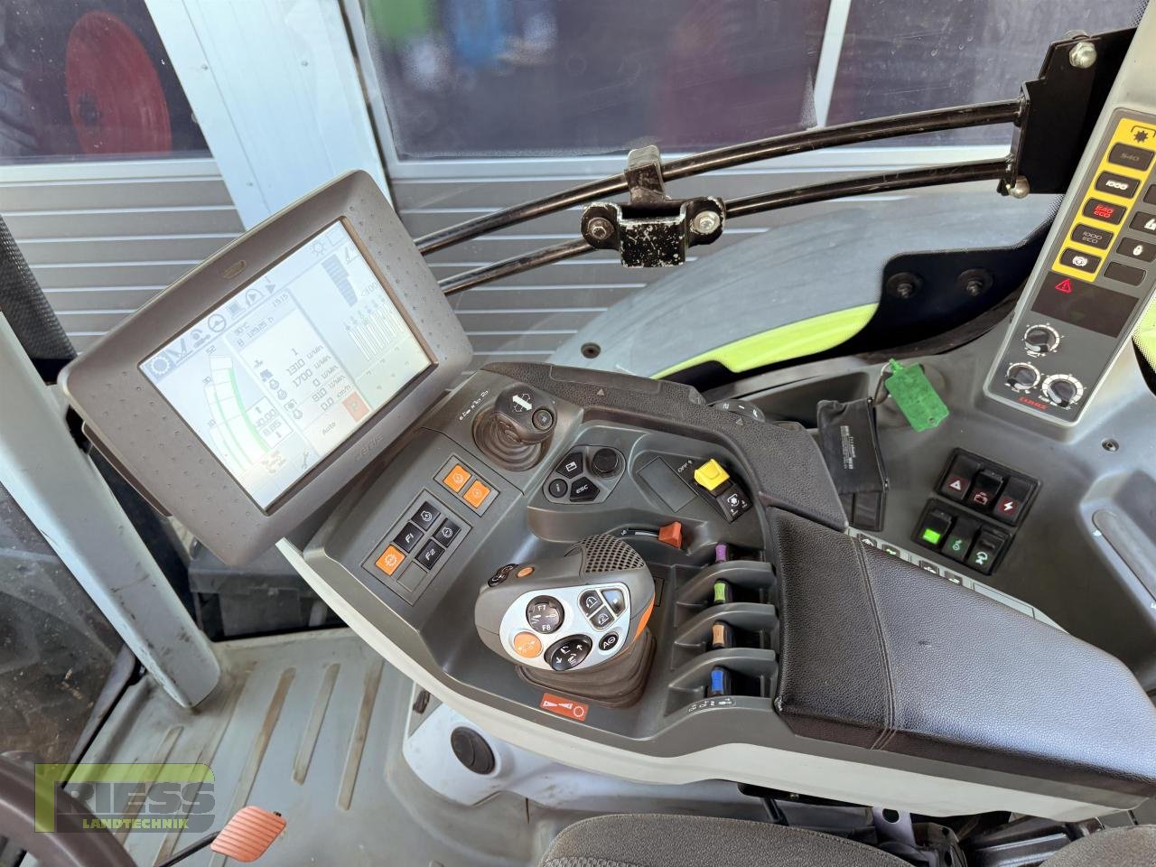 Traktor del tipo CLAAS AXION 950 CEBIS Cmatic A23, Gebrauchtmaschine en Homberg (Ohm) - Maulbach (Imagen 5)