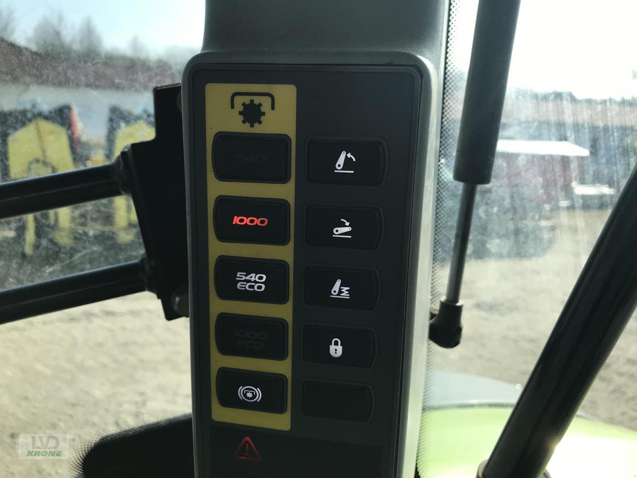 Traktor van het type CLAAS Axion 950, Gebrauchtmaschine in Alt-Mölln (Foto 9)