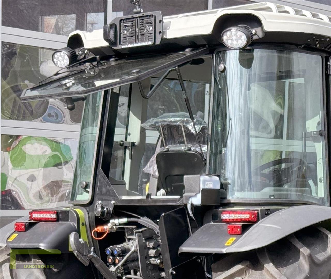 Traktor of the type CLAAS AXOS 240 Advanced Black A110, Neumaschine in Homberg (Ohm) - Maulbach (Picture 13)