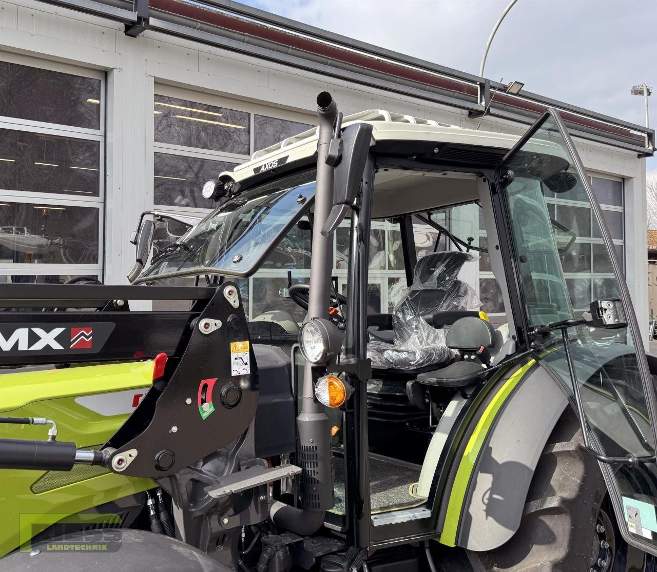 Traktor van het type CLAAS AXOS 240 Advanced Black A110, Neumaschine in Homberg (Ohm) - Maulbach (Foto 14)