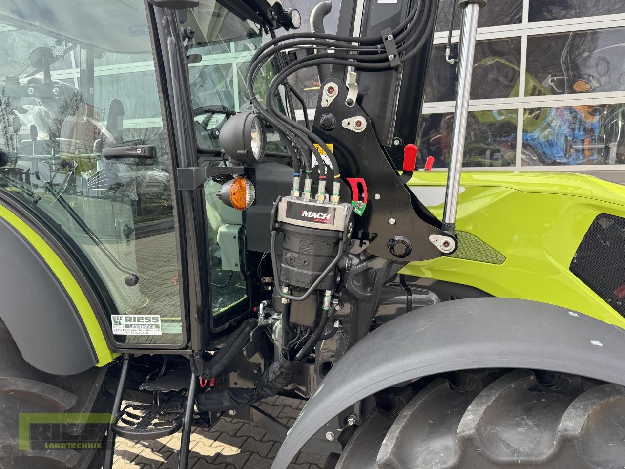 Traktor van het type CLAAS AXOS 240 Advanced Black A110, Neumaschine in Homberg (Ohm) - Maulbach (Foto 16)