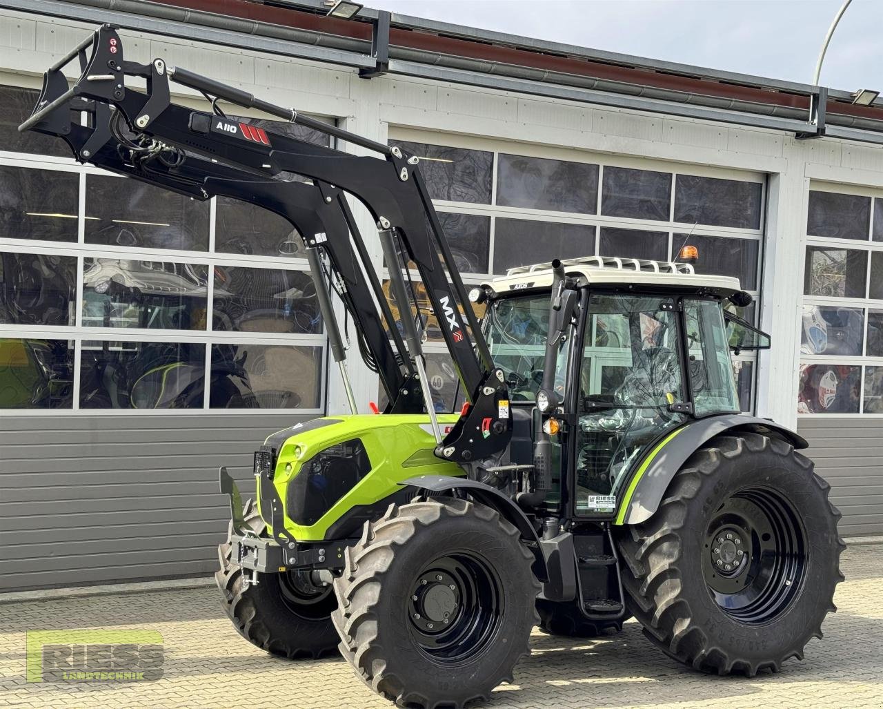 Traktor van het type CLAAS AXOS 240 Advanced Black A110, Neumaschine in Homberg (Ohm) - Maulbach (Foto 21)