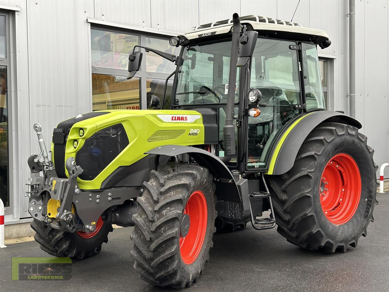 Traktor van het type CLAAS AXOS 240 Advanced FHZ, Neumaschine in Homberg/Ohm - Maulbach (Foto 1)