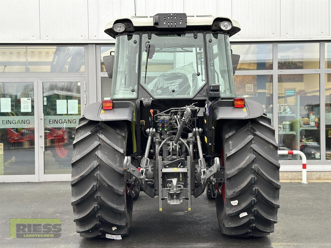 Traktor van het type CLAAS AXOS 240 Advanced FHZ, Neumaschine in Homberg/Ohm - Maulbach (Foto 3)