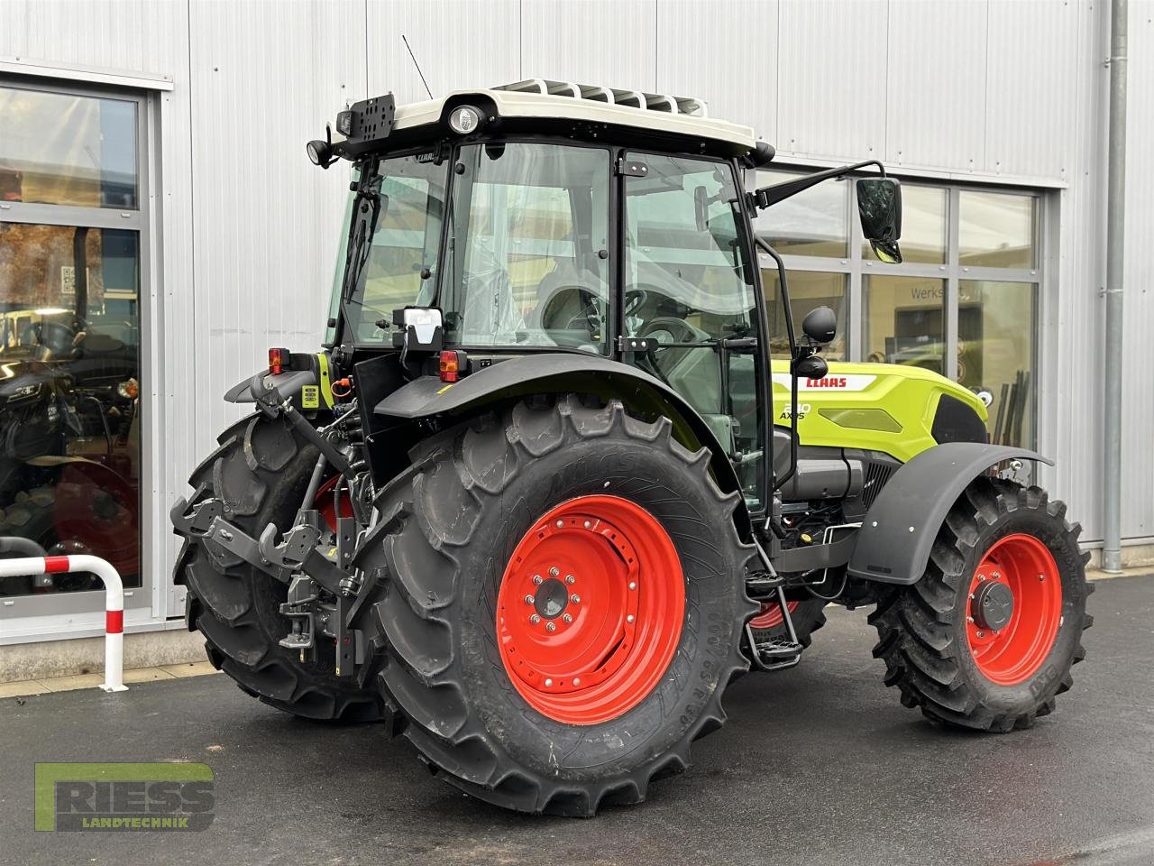 Traktor van het type CLAAS AXOS 240 Advanced FHZ, Neumaschine in Homberg/Ohm - Maulbach (Foto 9)