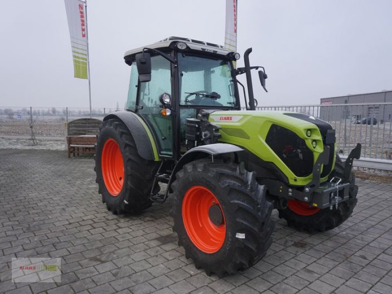 Traktor of the type CLAAS AXOS 240 ADVANCED, Neumaschine in Fridolfing (Picture 1)