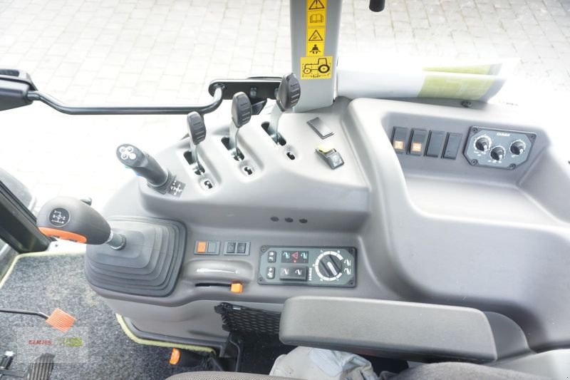 Traktor des Typs CLAAS AXOS 240 ADVANCED, Vorführmaschine in Obersöchering (Bild 8)