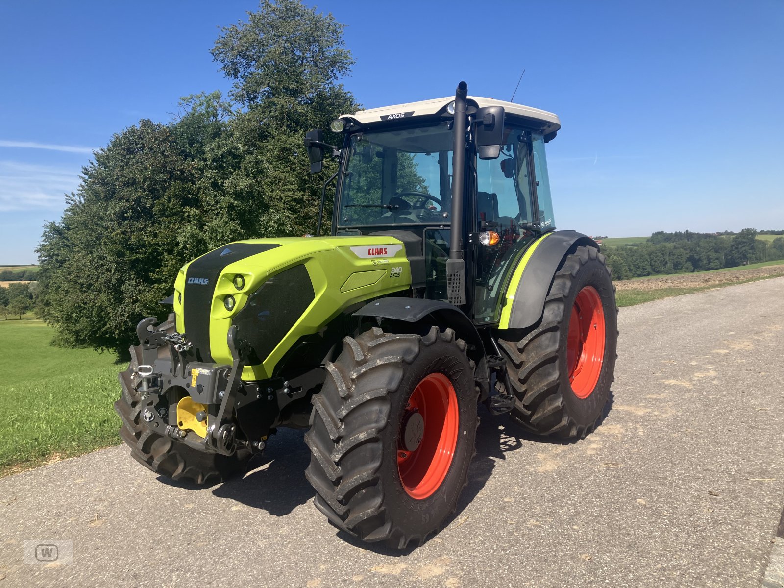 Traktor of the type CLAAS Axos 240, Neumaschine in Zell an der Pram (Picture 1)