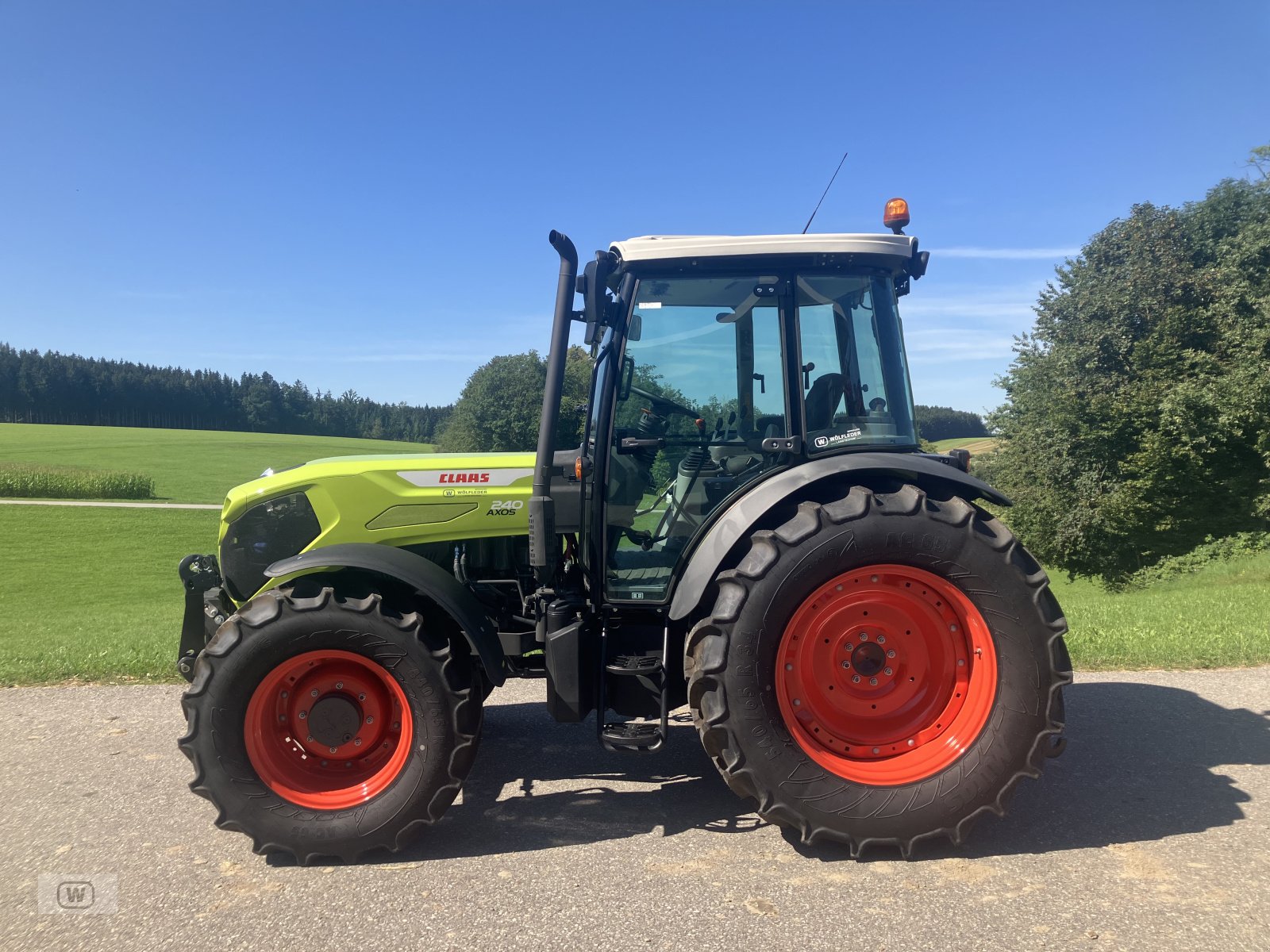 Traktor of the type CLAAS Axos 240, Neumaschine in Zell an der Pram (Picture 2)