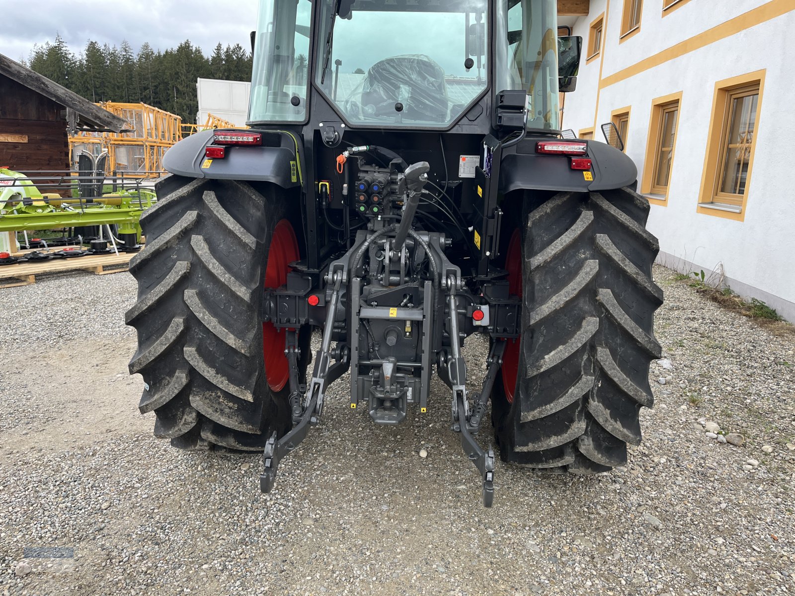 Traktor des Typs CLAAS Axos 240, Neumaschine in Schnaitsee (Bild 9)