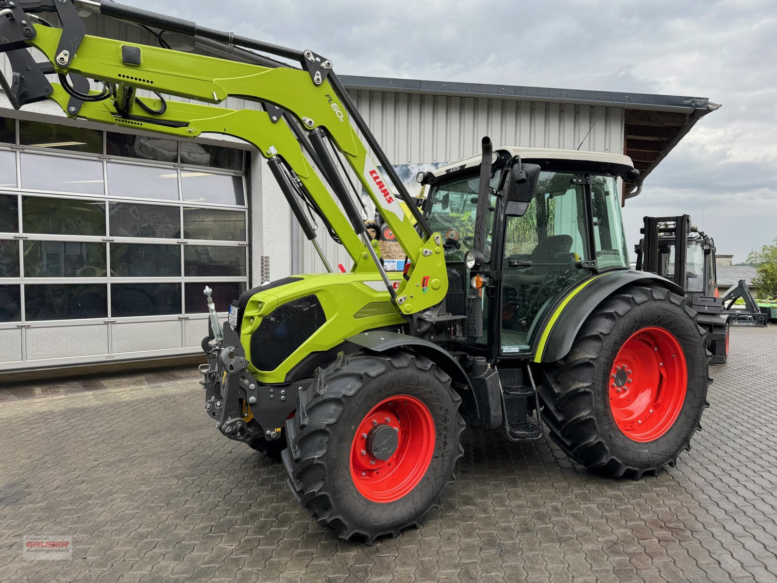 Traktor del tipo CLAAS AXOS 240, Gebrauchtmaschine en Dorfen (Imagen 1)