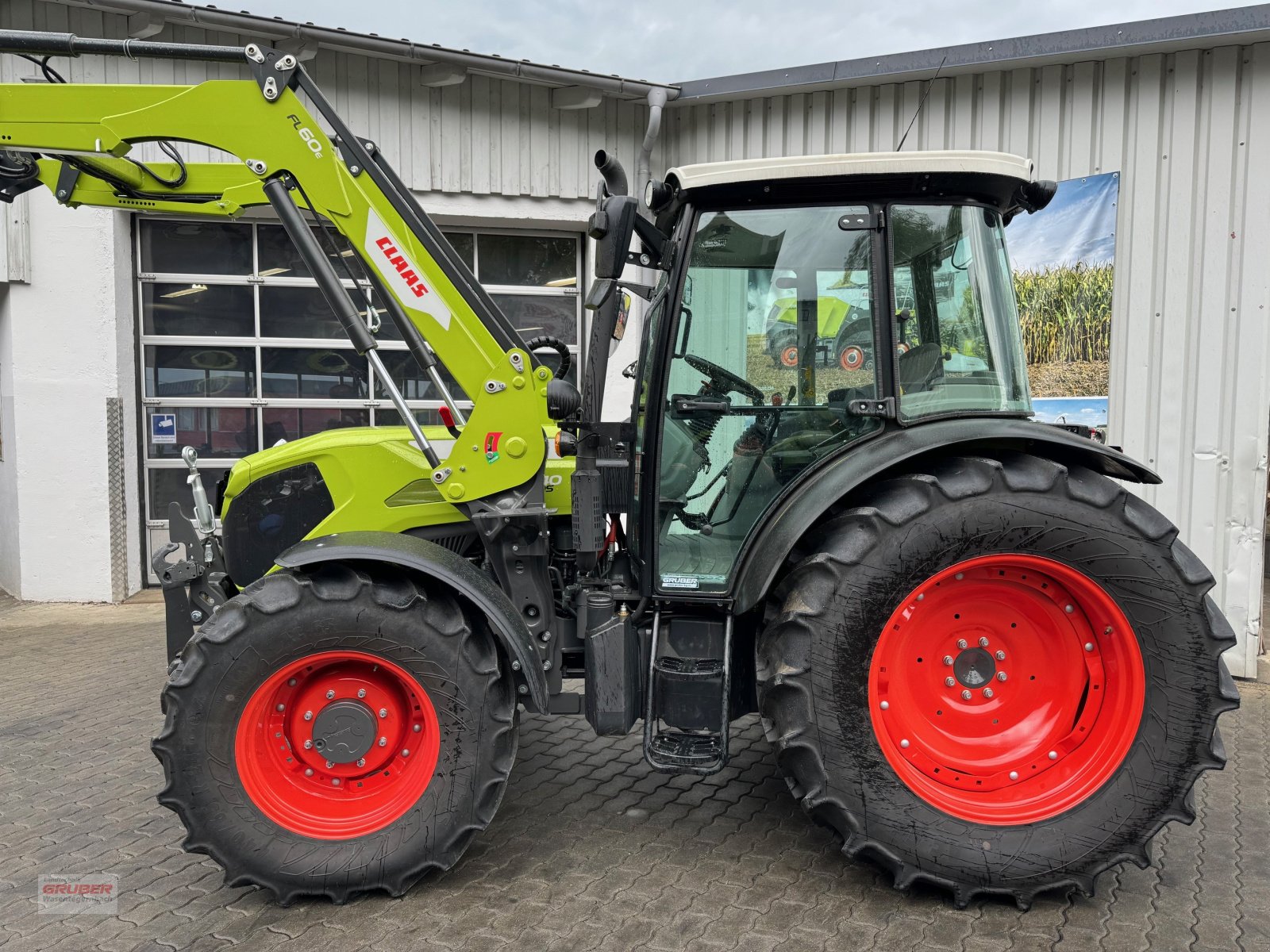 Traktor van het type CLAAS AXOS 240, Gebrauchtmaschine in Dorfen (Foto 2)