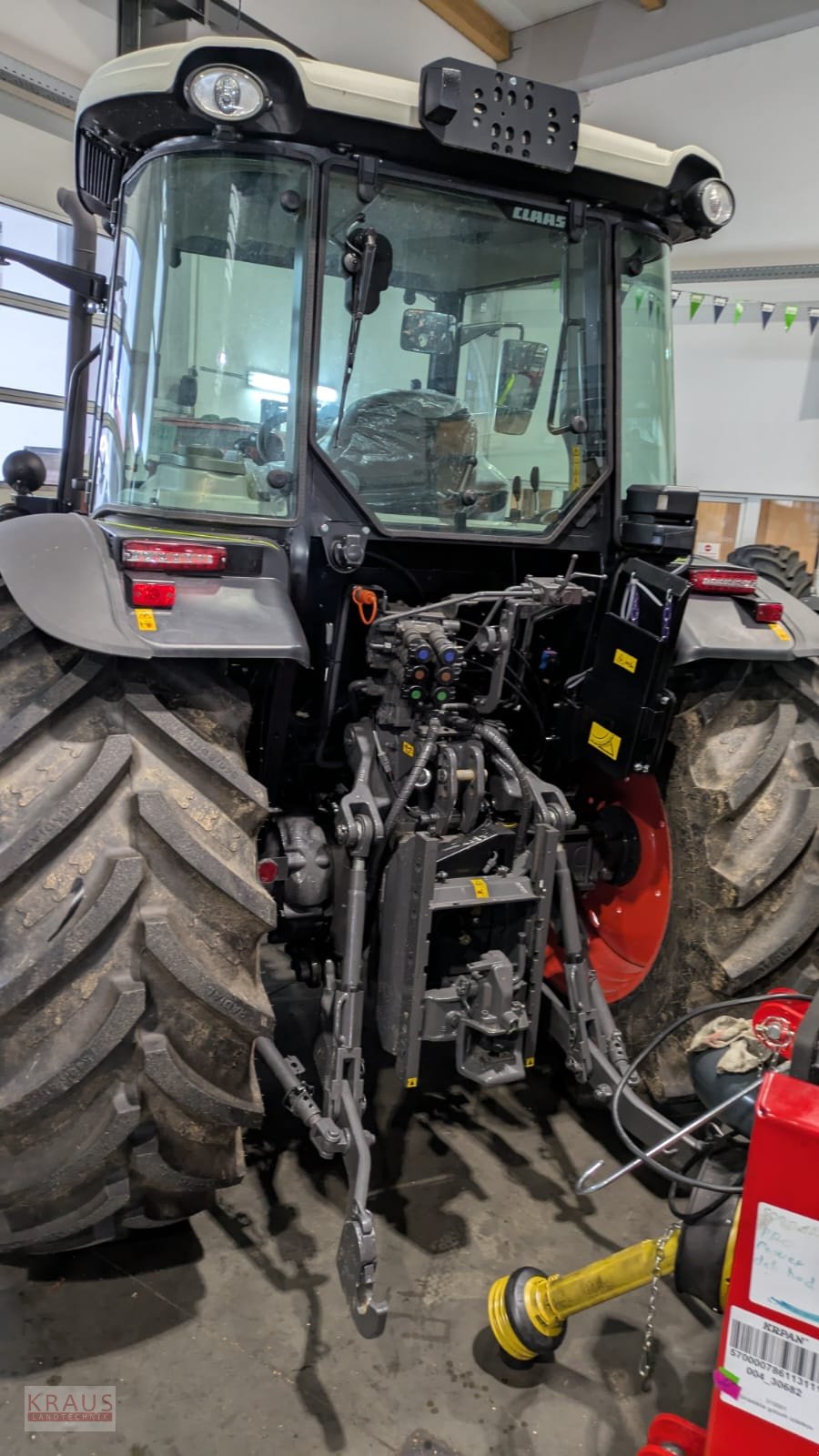 Traktor van het type CLAAS Axos 240, Neumaschine in Geiersthal (Foto 3)