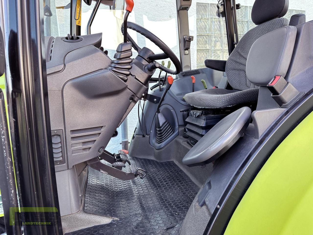 Traktor del tipo CLAAS AXOS 310 C STOLL Profline FZ 20, Gebrauchtmaschine en Homberg (Ohm) - Maulbach (Imagen 4)