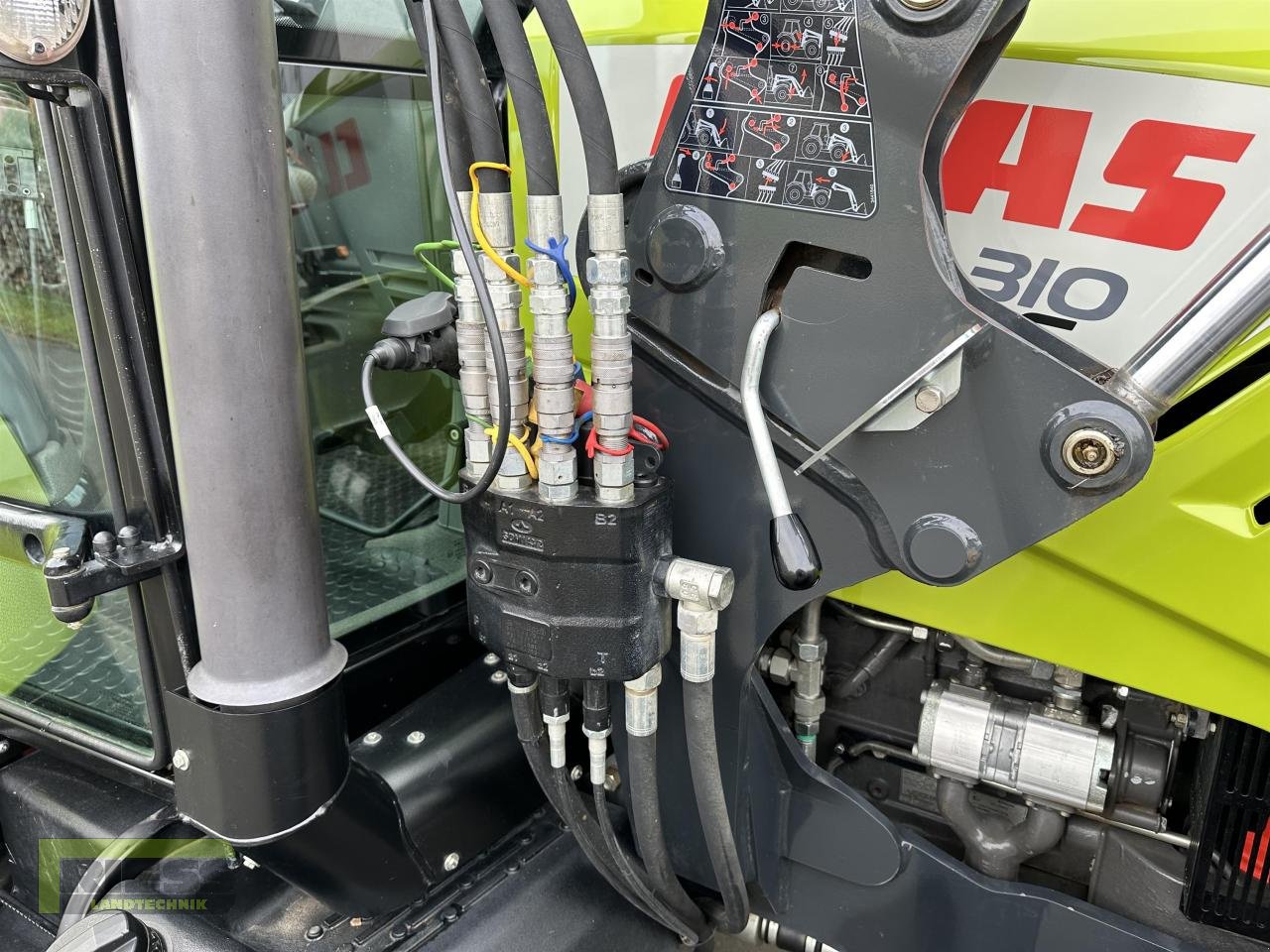 Traktor typu CLAAS AXOS 310 C STOLL Profline FZ 20, Gebrauchtmaschine v Homberg (Ohm) - Maulbach (Obrázok 15)