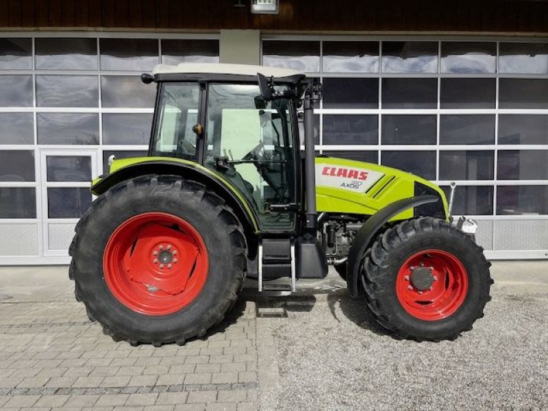 Traktor des Typs CLAAS AXOS 310 C, Gebrauchtmaschine in Schonstett (Bild 3)