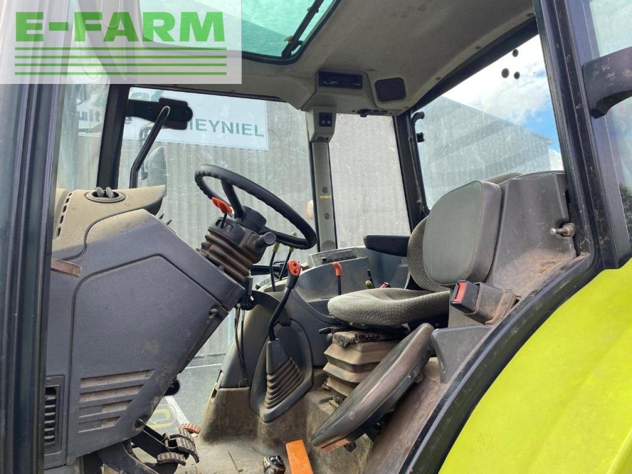 Traktor des Typs CLAAS axos 310 ( destockage ), Gebrauchtmaschine in Ytrac (Bild 8)