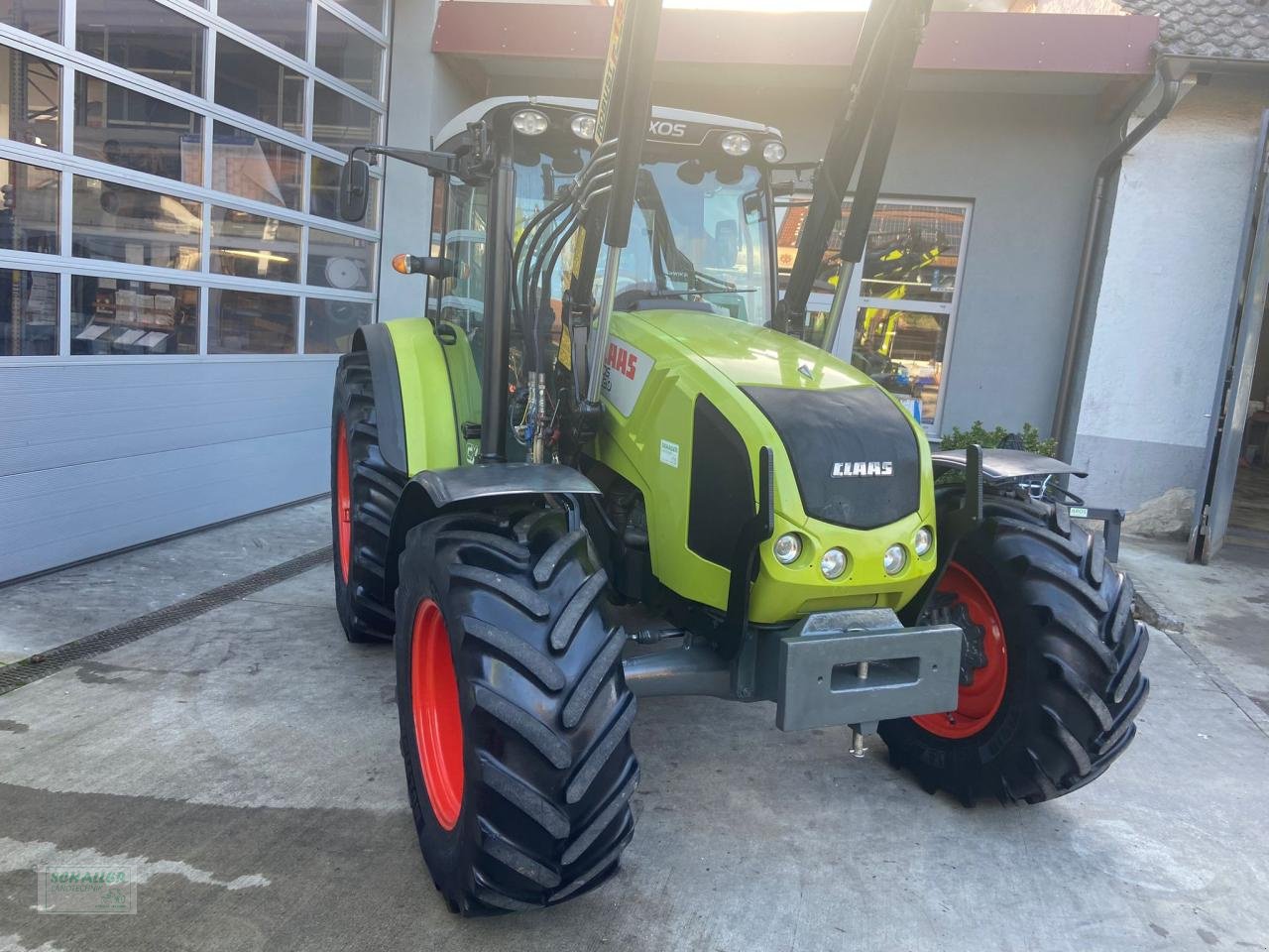 Traktor des Typs CLAAS Axos 320 CX m. Stoll FL, Klima, Gebrauchtmaschine in Geiselhöring (Bild 2)