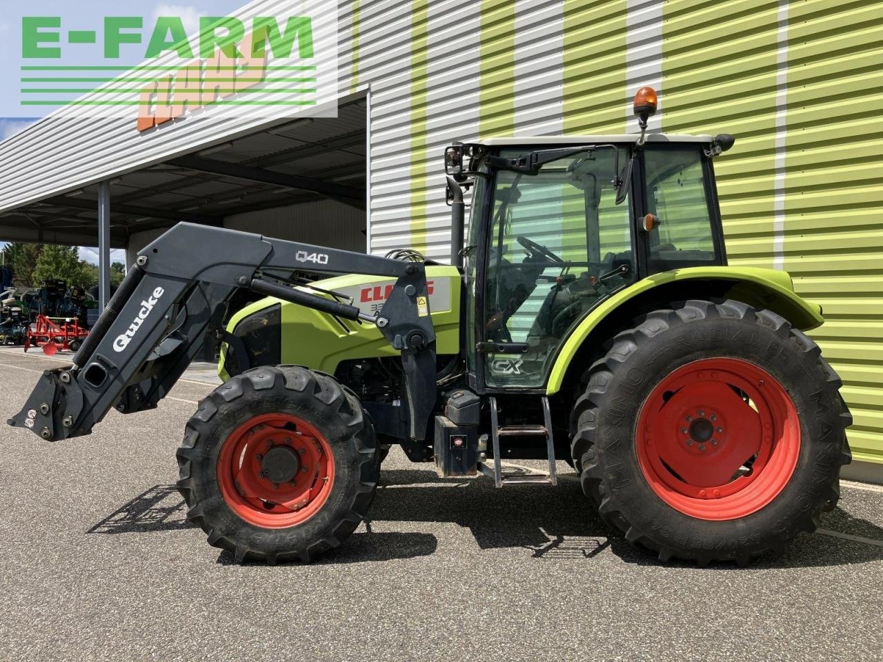 Traktor типа CLAAS axos 330 cx + quicke q40 CX, Gebrauchtmaschine в AILLAS (33 - GIRONDE) (Фотография 2)