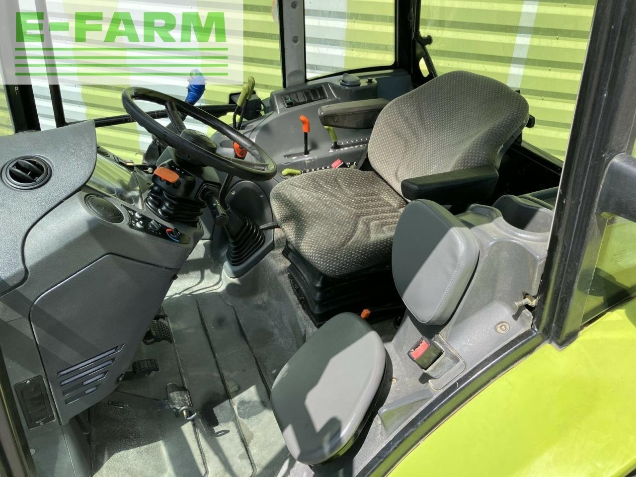 Traktor typu CLAAS axos 330 cx + quicke q40 CX, Gebrauchtmaschine v AILLAS (33 - GIRONDE) (Obrázek 8)