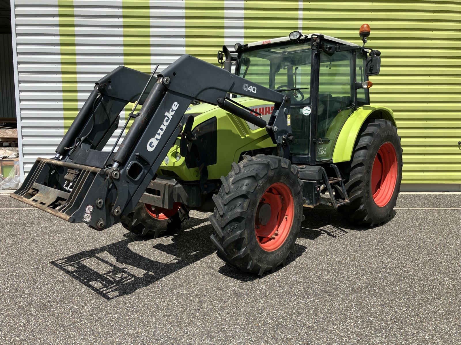 Traktor a típus CLAAS AXOS 330 CX + QUICKE Q40, Gebrauchtmaschine ekkor: ailias (Kép 1)