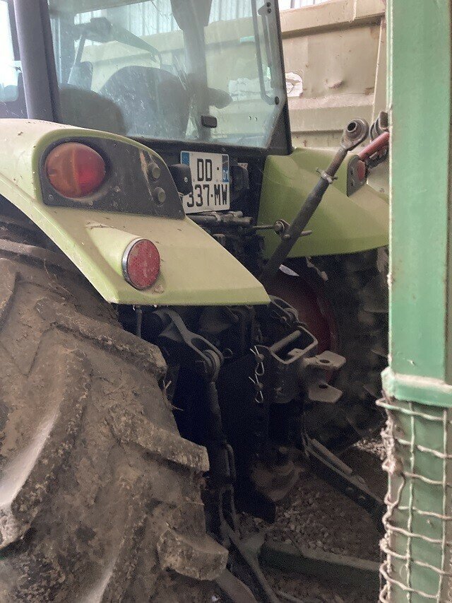 Traktor του τύπου CLAAS AXOS 330 CX, Gebrauchtmaschine σε Hauteroche (Φωτογραφία 3)