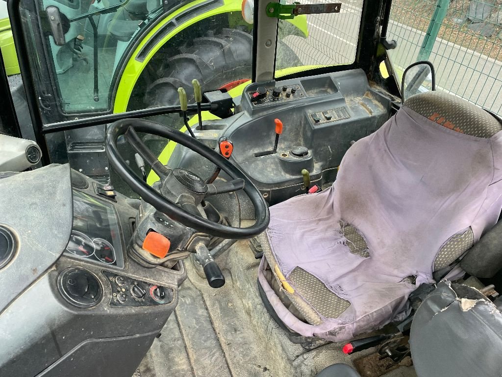 Traktor des Typs CLAAS AXOS 330, Gebrauchtmaschine in SAINTE GENEVIEVE SUR AGENCE (Bild 2)