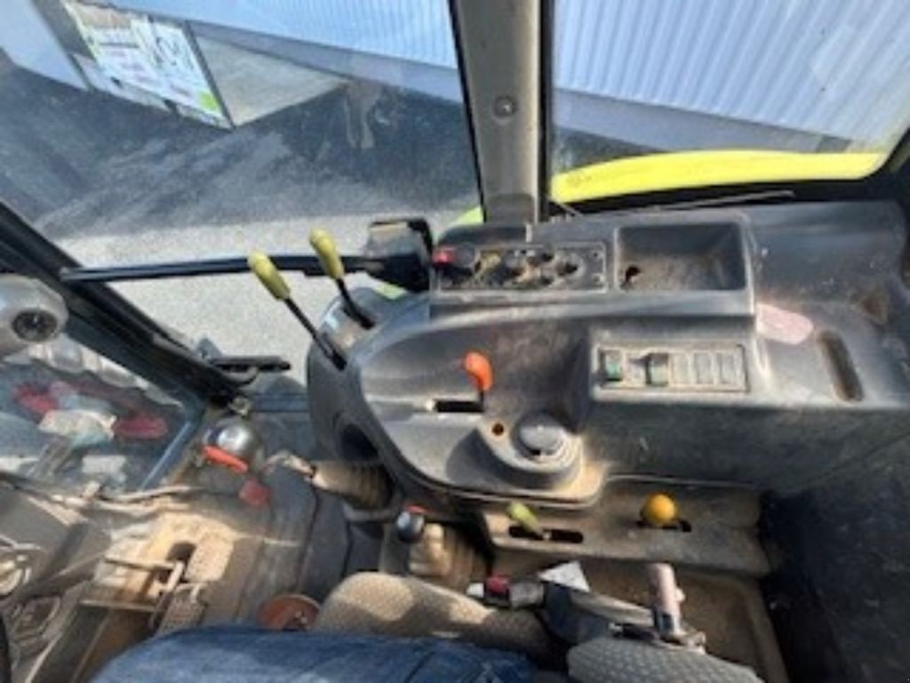 Traktor tip CLAAS AXOS 330, Gebrauchtmaschine in SAINTE GENEVIEVE SUR AGENCE (Poză 6)