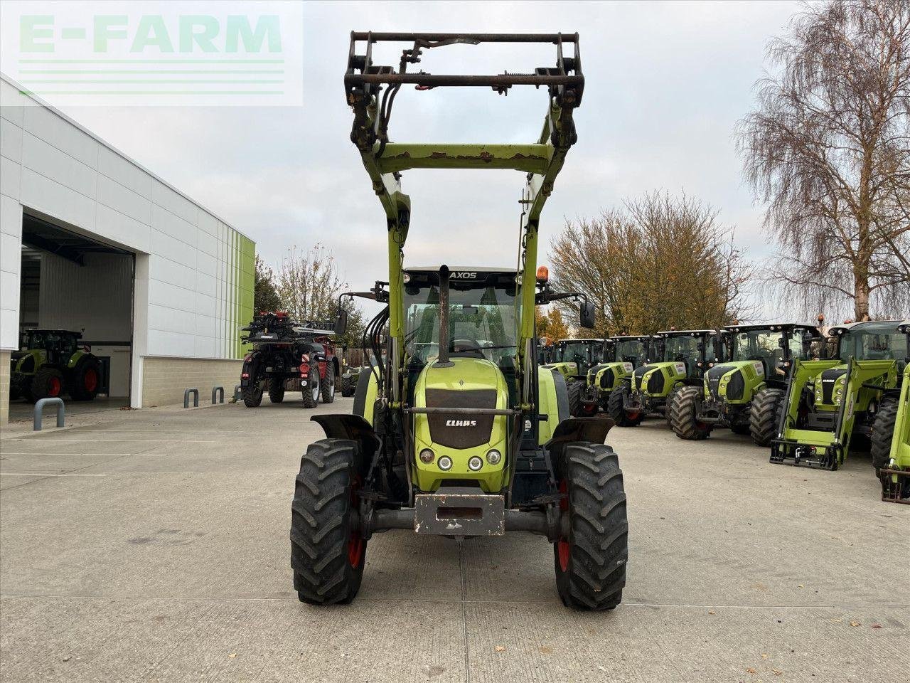 Traktor типа CLAAS AXOS 330, Gebrauchtmaschine в SUFFOLK (Фотография 2)