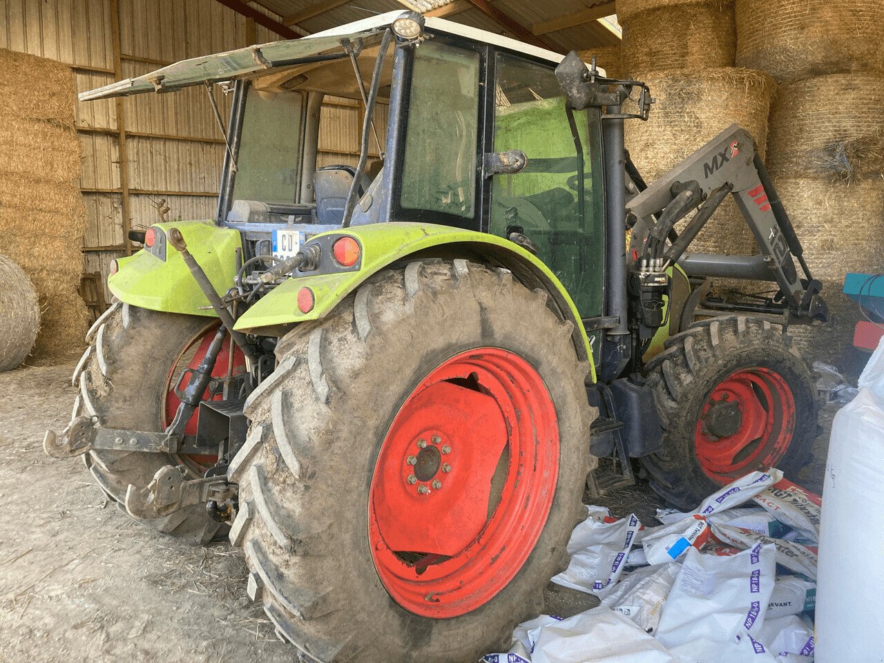 Traktor du type CLAAS AXOS 340 CX ESSENTIEL, Gebrauchtmaschine en PONTIVY (Photo 2)