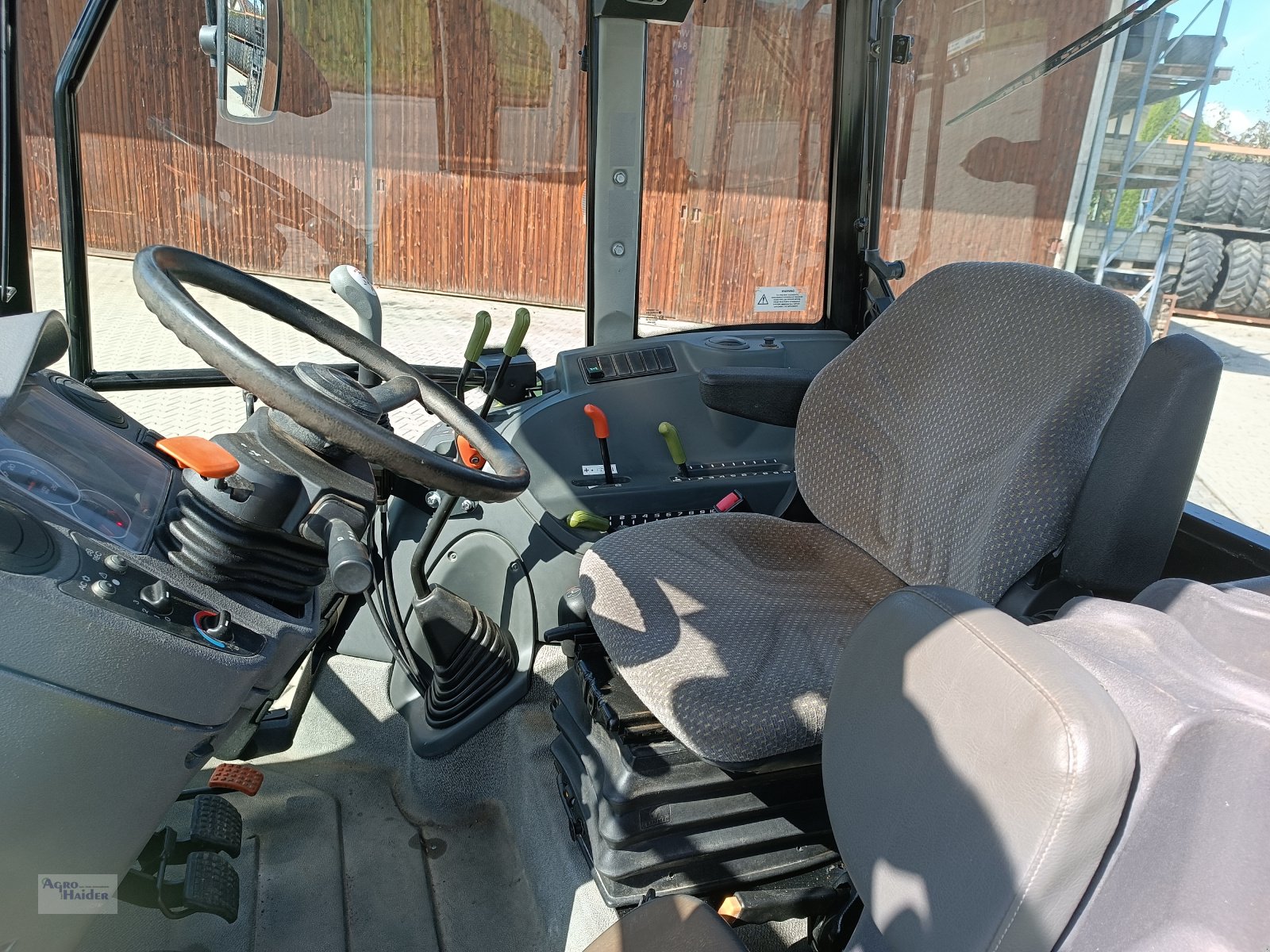 Traktor typu CLAAS Axos 340 CX, Gebrauchtmaschine w Moosthenning (Zdjęcie 11)