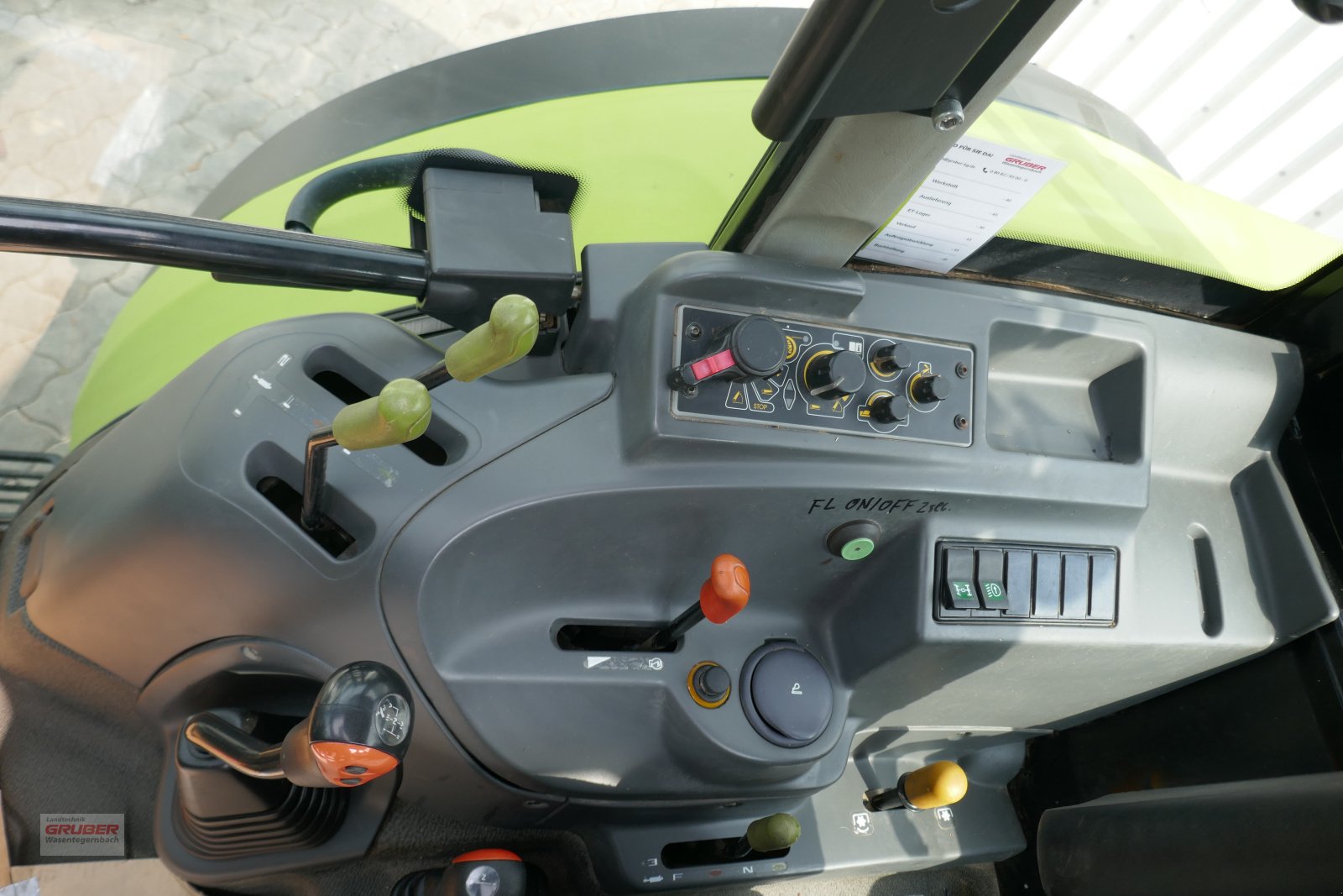 Traktor of the type CLAAS Axos 340 CX, Gebrauchtmaschine in Dorfen (Picture 11)