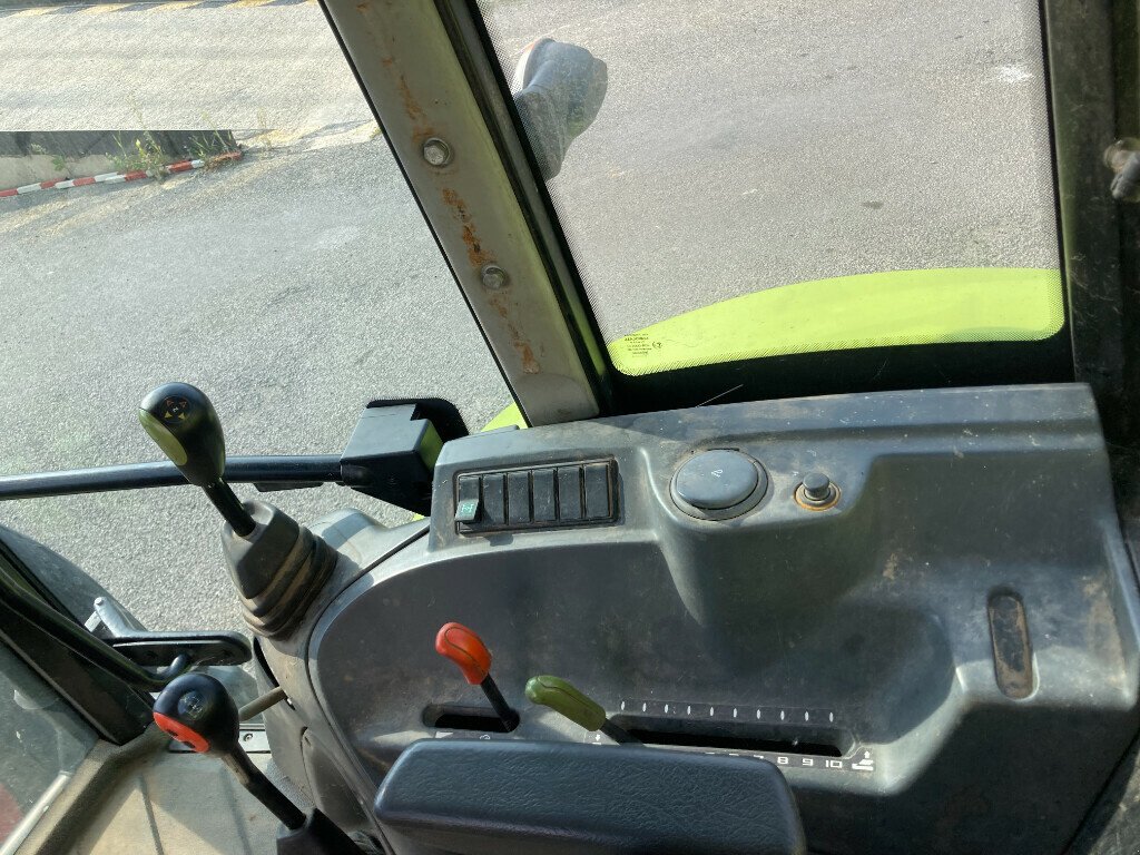 Traktor tip CLAAS AXOS 340 CX, Gebrauchtmaschine in SAINT ANDIOL (Poză 8)