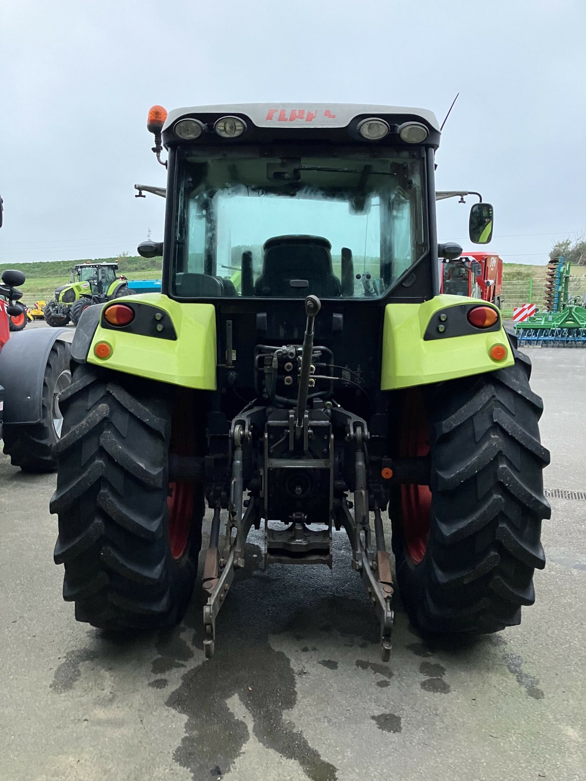 Traktor des Typs CLAAS AXOS 340 CX, Gebrauchtmaschine in BLENDECQUES (Bild 4)