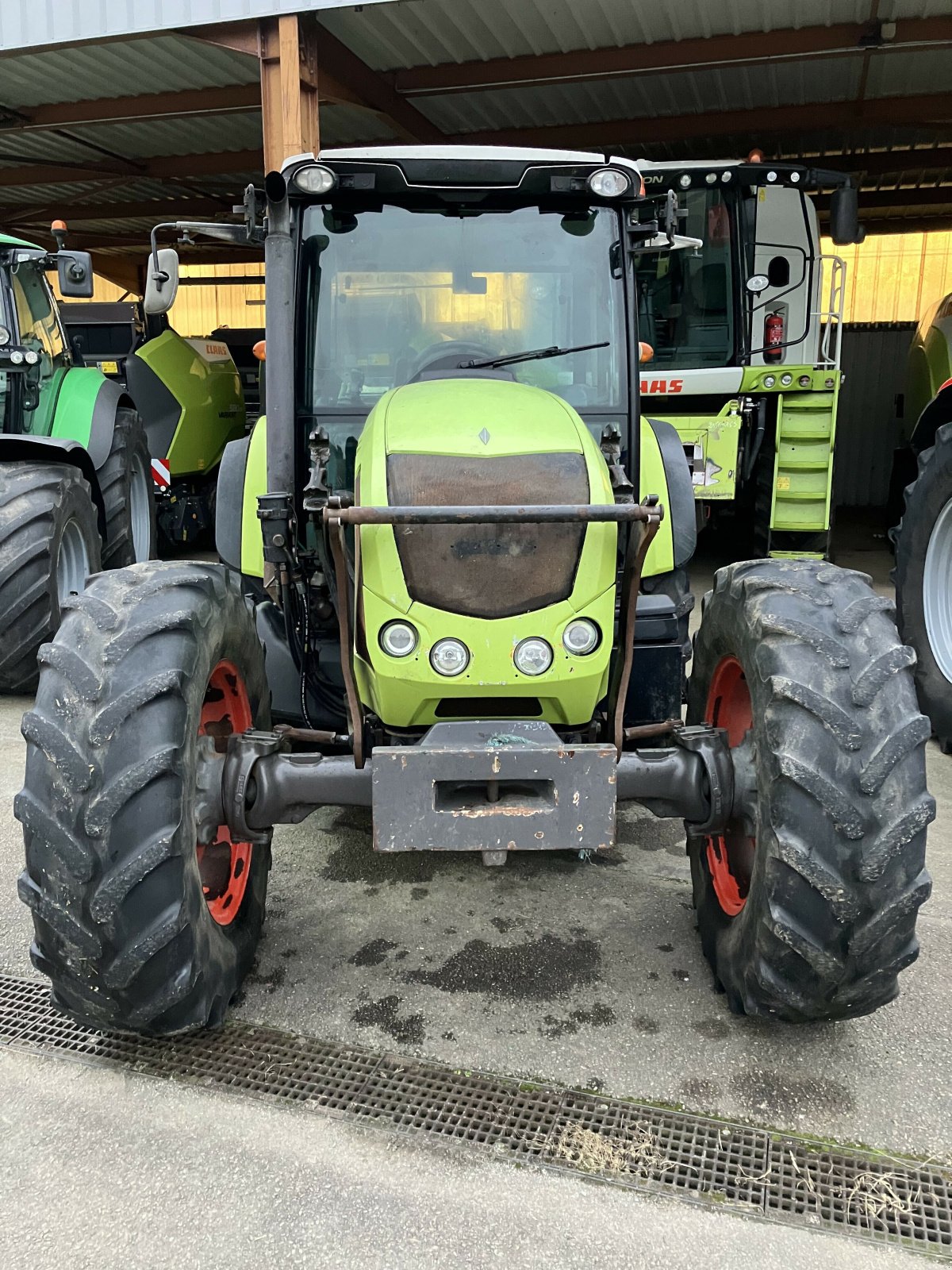 Traktor des Typs CLAAS AXOS 340 CX, Gebrauchtmaschine in BLENDECQUES (Bild 2)