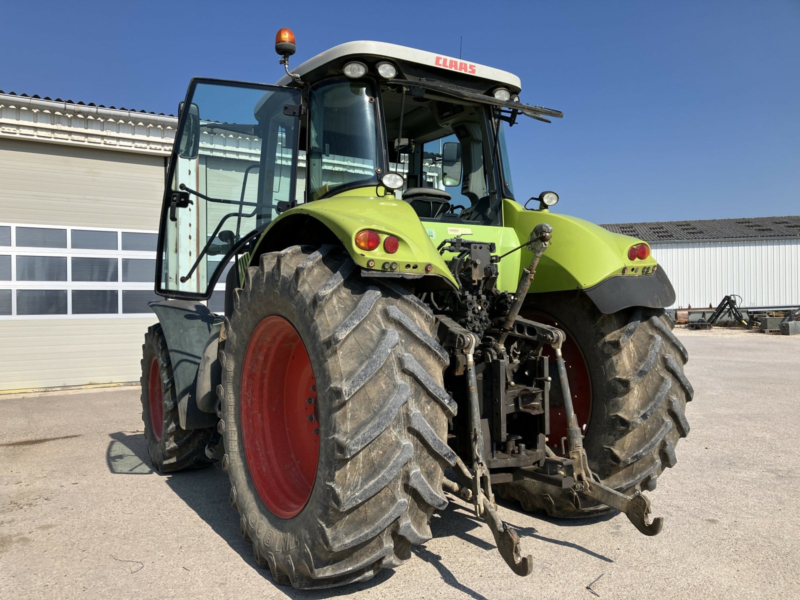 Traktor des Typs CLAAS CIS INTENSIVE, Gebrauchtmaschine in NOGENT (Bild 2)