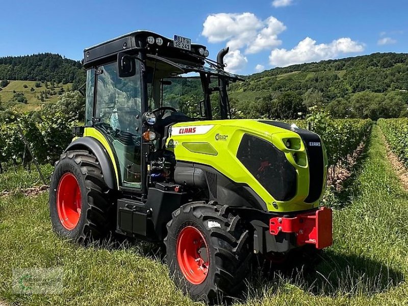 Traktor tipa CLAAS Claas NEXOS 240 S Advanced, Vorführmaschine u Rittersdorf